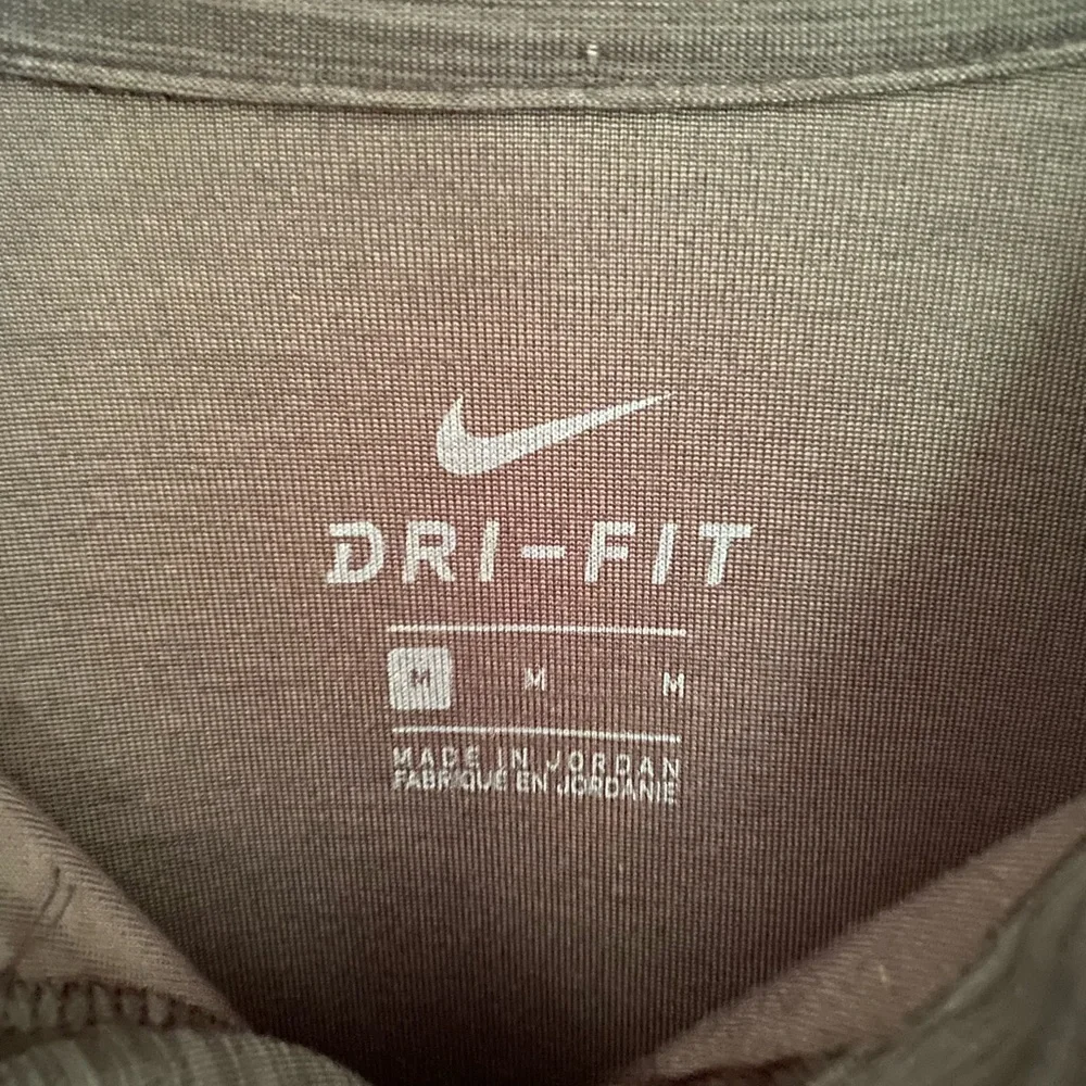 {nike} Dri FIT 1/2 zip Pullover - Picture 3 of 7
